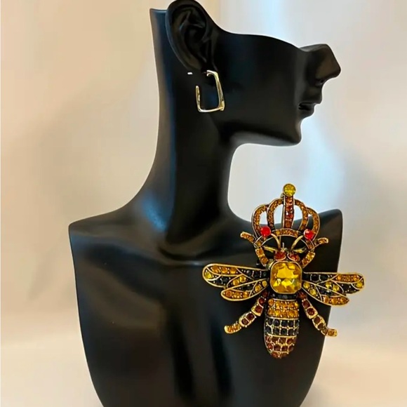 Crown Bee Brooch Pin with Rhinestones - Picture 7 of 9